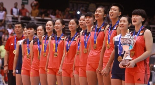 Chineseplayerslistentotheirnationalantheminthetopofthepodium.jpg