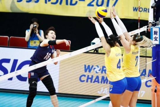MinkyoungHwangspikesagainstBrazil.jpg