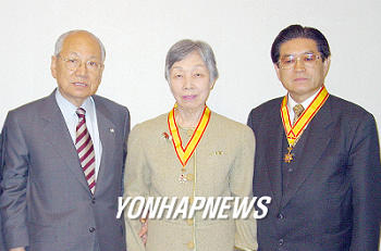 적십자 광무장 금장 수여