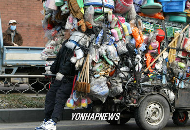 거리풍경-산더미만한 만물상 리어카