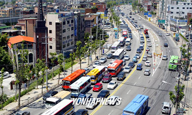 중앙버스차로 공사하는 성산로