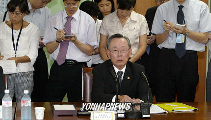 부동산 문제에 대해 입조심하라