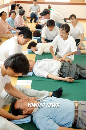 어르신 안마 받으세요