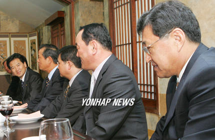 곤혹스런 현대아산 사장