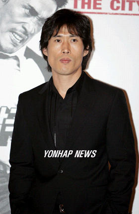 영화‘짝패’에서 화려한 액션 선보인 정두홍 무술감독