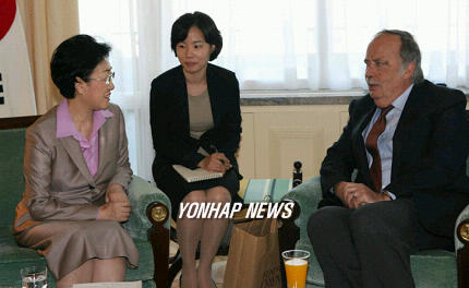 한명숙 총리, 몬자르디노 동양재단 이사장 접견