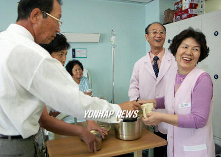 `호박죽 봉사 오진광 목사 부부