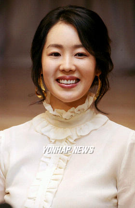 미소 짓는 예진아씨 황수정