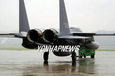 <F-15K 전투기 `맨홀 빠져 날개 파손>(종합)