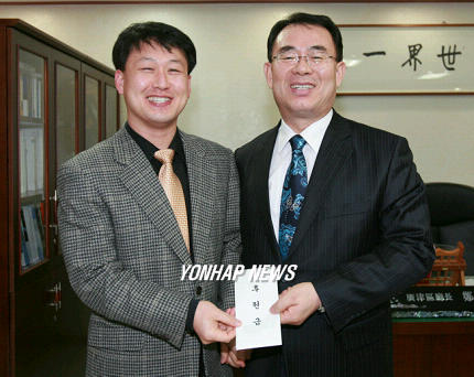 ㈜광진성동 큐릭스방송,광진 푸드마켓후원금 전달
