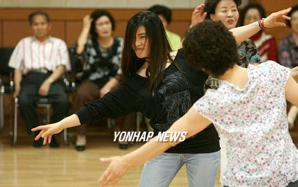 댄스스포츠로 노년에 활력을