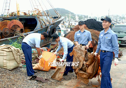 해군 1함대, 묵호항서 자연정화활동