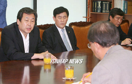중앙선관위 항의방문한 朴캠프 의원들