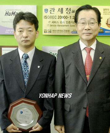 `9월의 관세인으로 선정된 한용현씨