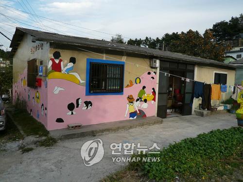 <예술마을로 변신한 부산 안창마을>