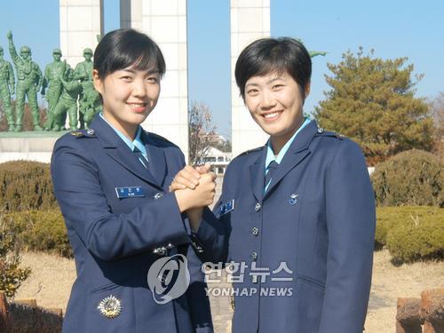 <공군 부사관 후보생 임관..화제만발>