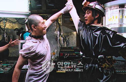 <영화 지구를 지켜라 다시 보면 어떨까>