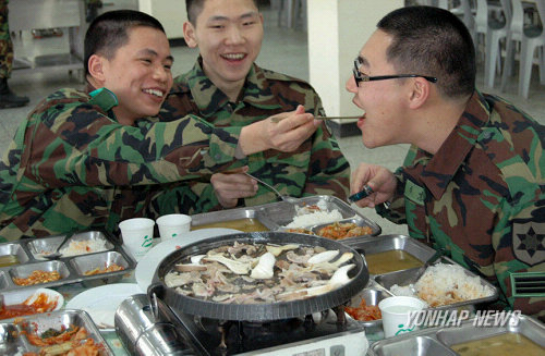 삽겹살 구워먹는 부대 식당