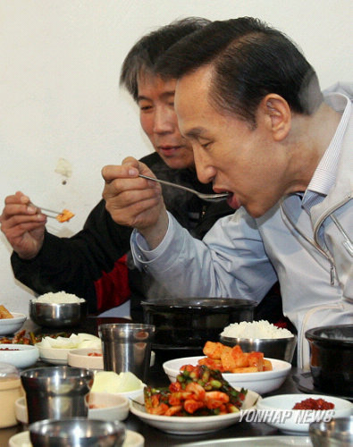상인들과 순대국으로 식사를