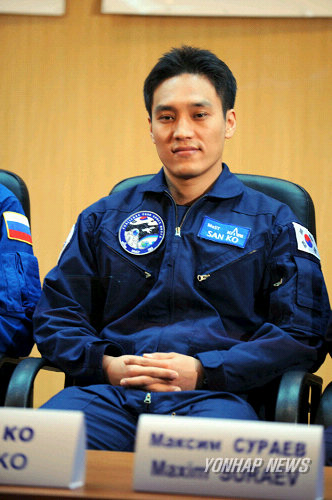 기자회견하는 예비우주인 고산