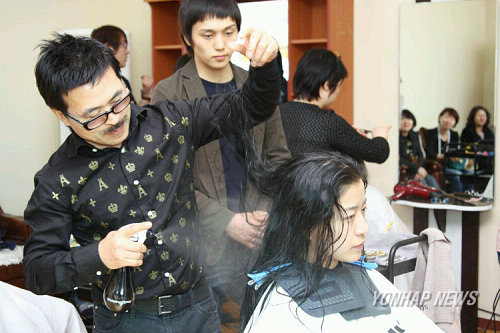 중동부전선 찾은 사랑의 가위손