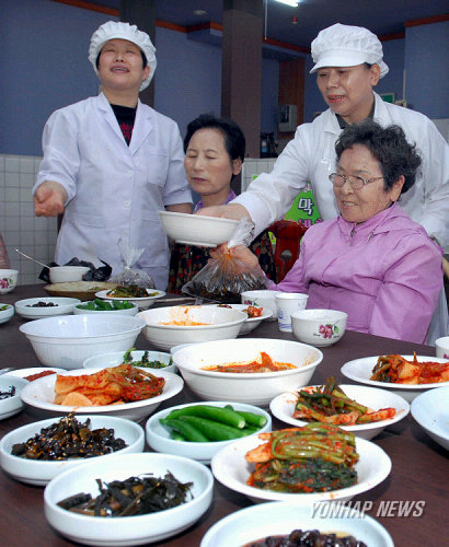 공익기업 `막 퍼주는 반찬가게 개업
