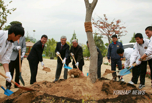 대전 김 호 감독 200승 기념식수