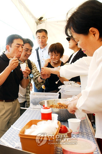 춘천 닭갈비.막국수축제 개막