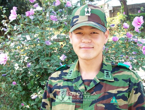 군 장교가 꺼져가는 생명에 골수 기증