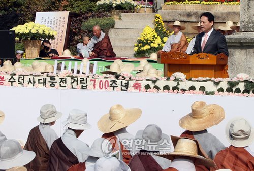 축사 대독하는 유인촌 문화체육관광부 장관