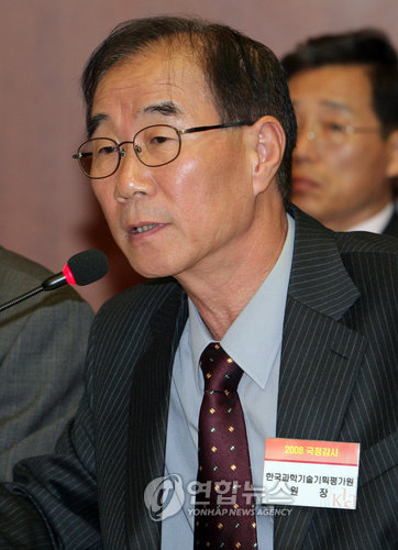 <2008 국감> 답변하는 한국과학기술기획평가원 이준승 원장