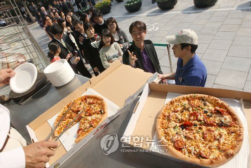 파파존스, 피자 먹고 힘내세요