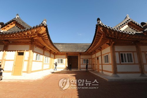 화천에 전통 한옥학교 준공