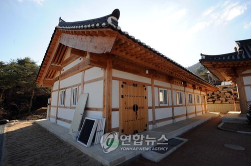 화천에 전통 한옥학교 준공