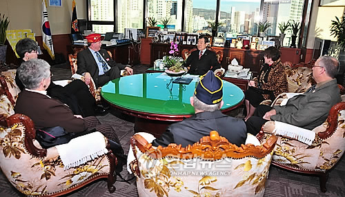 美 재향군인회 회장, 향군 방문
