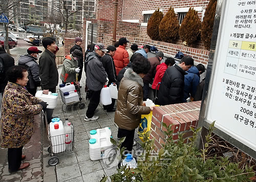 비상급수대 북적