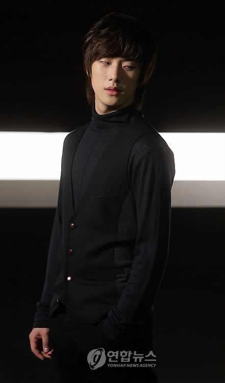 분위기 잡는 최민환