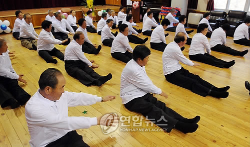농촌마을 노인들 건강체조