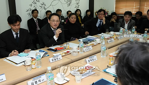 콘텐츠산업 발전 간담회 참석 유인촌 장관