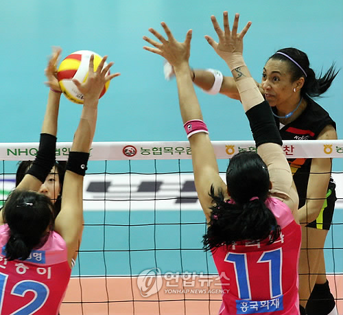 현대건설 아우리 강타