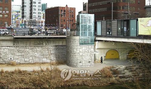 청계천에 엘리베이터 설치한다