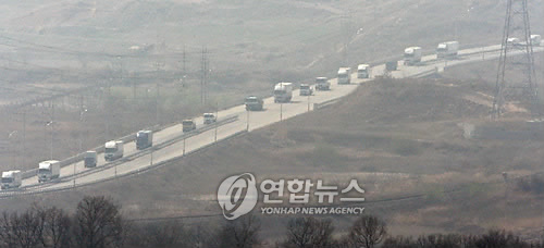 돌아오는 물류 차량들