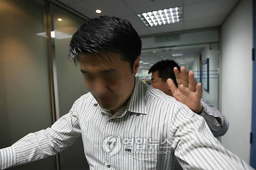 취재 거부하는 세중나모 관계자들