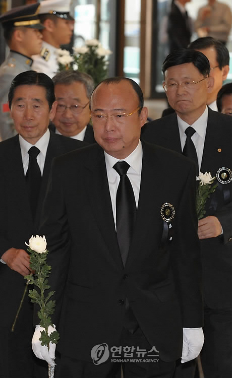 조문하는 김승연 한화그룹회장