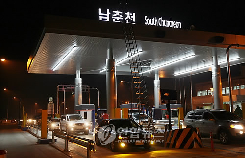 개통한 서울-춘천 고속도로