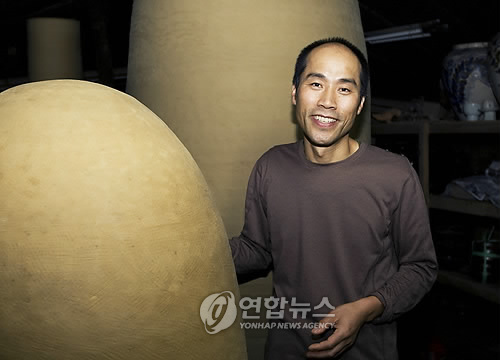 옹기장이로 변신한 호텔조리사 이현배 씨