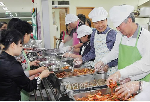 거창군 의원, 배식 도우미 봉사