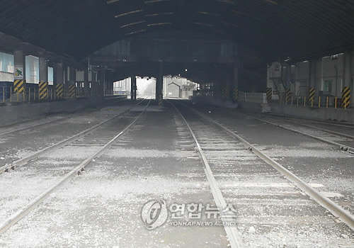 텅 빈 시멘트공장 구내선로