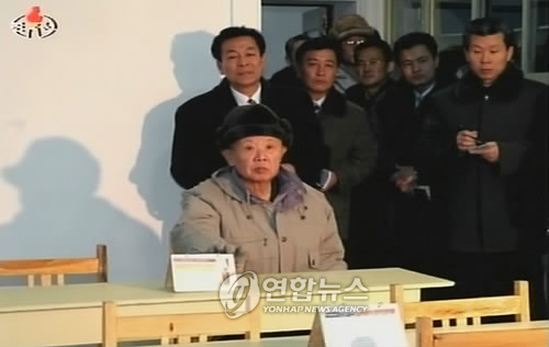 北 김정일, 강계트랙터공장 현지지도