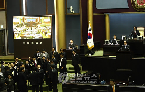 물리력 동원까지.. 얼룩진 무상급식 공방